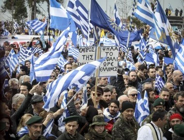 Θεσσαλονίκη: Σοκ από την δολοφονική επίθεση αγνώστων σε νεαρό με την Ελληνική σημαία